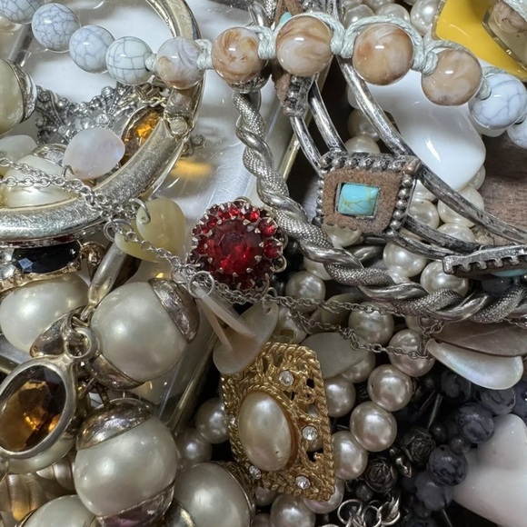 2 LBS High End signature jewelry lot~ signed it unsigned~ mostly wearabl - Picture 4 of 6
